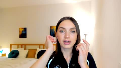 Mia online show from 12-07-24, 02:46