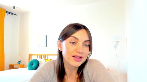 Mia online show from 12-09-24, 11:15