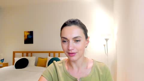 Mia online show from 12-10-24, 07:54