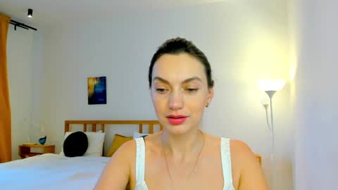 Mia online show from 12-12-24, 10:34