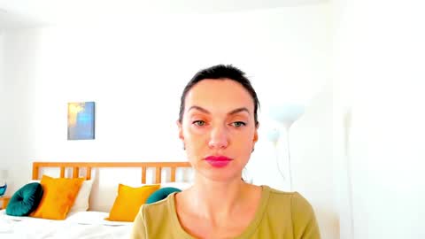 Mia online show from 12-14-24, 09:18