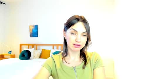 Mia online show from 12-18-24, 12:07