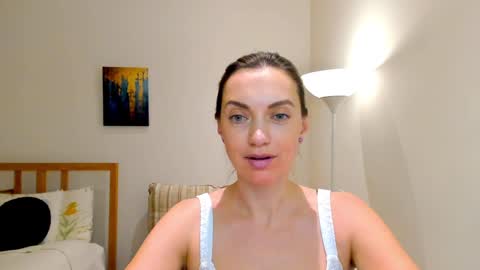 Mia online show from 12-21-24, 04:36