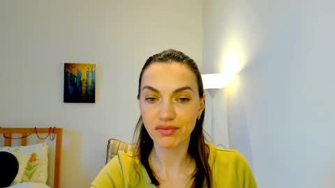 Mia online show from 12-24-24, 12:00