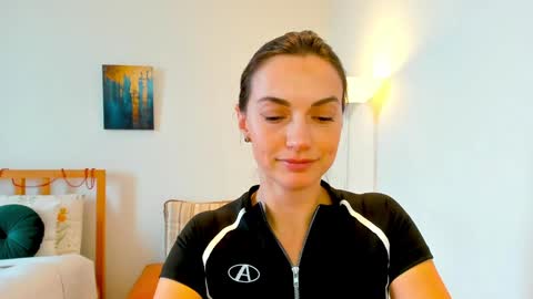 Mia online show from 12-28-24, 11:09