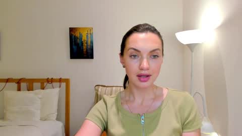 Mia online show from 01-03-25, 01:47