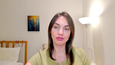 Mia online show from 01-04-25, 05:37