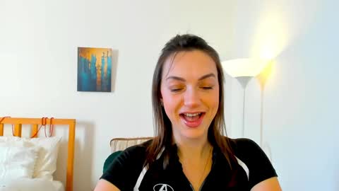 Mia online show from 01-06-25, 11:18