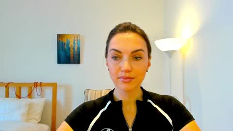 Mia online show from 01-07-25, 10:11