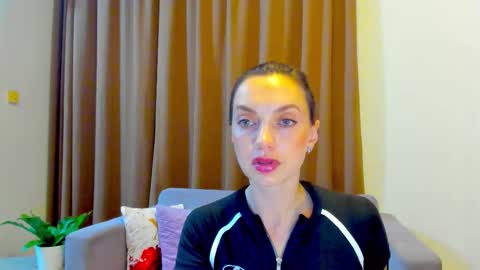 Mia online show from 09-21-25, 03:13