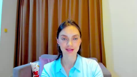 Mia online show from 10-08-25, 10:57