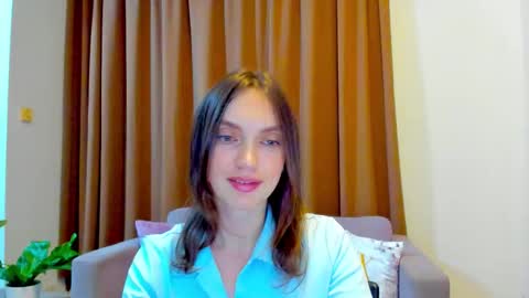 Mia online show from 10-10-25, 11:09