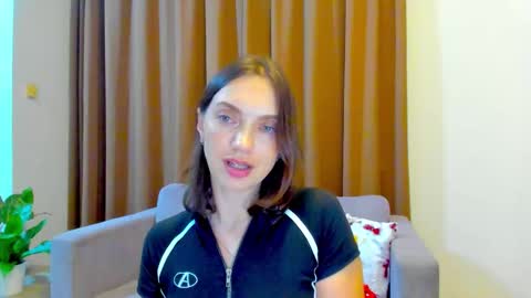 Mia online show from 11-08-25, 03:23