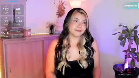 Snapshot of lovelygirl45 chatting on 07-10-26, 02:27 Valerie online show from 07-10-26, 02:27