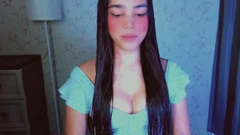 Snapshot of lovelylaiza chatting on 07-09-26, 09:46 Cutie Laiza online show from 07-09-26, 09:46