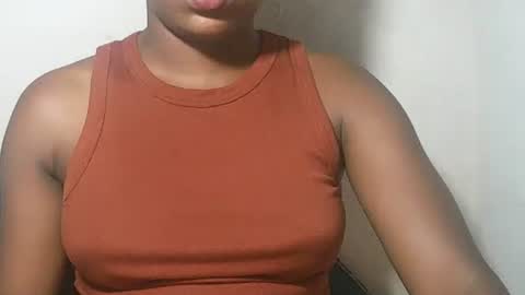 lovelylarra online show from 02-18-26, 06:48