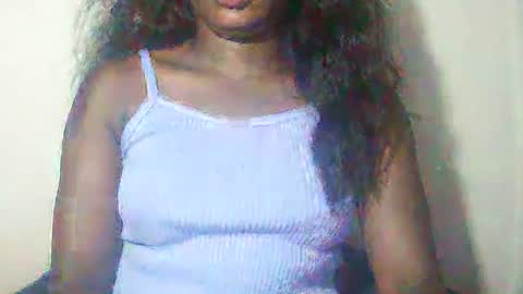 lovelylarra online show from 03-26-26, 09:04