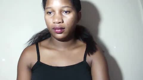 lovelylarra online show from 05-05-26, 10:07