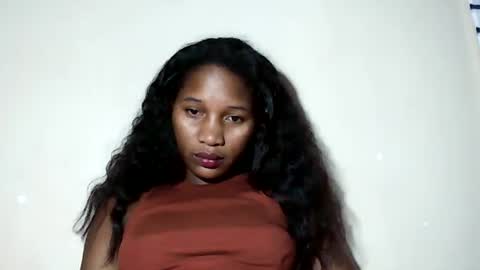 lovelylarra online show from 05-20-26, 08:04