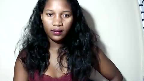 lovelylarra online show from 05-26-26, 06:37