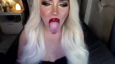 Snapshot of lovelymarie69 chatting on 12-04-24, 06:17 Rebeca online show from 12-04-24, 06:17