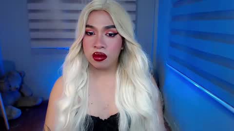 Snapshot of lovelymarie69 chatting on 01-17-25, 06:23 Rebeca online show from 01-17-25, 06:23