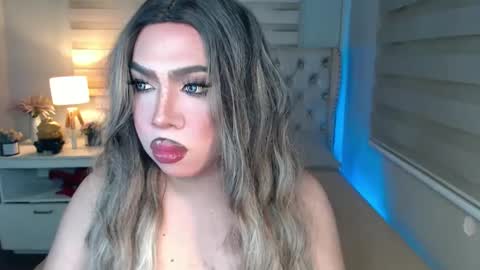 Snapshot of lovelymarie69 chatting on 02-13-25, 06:16 Rebeca online show from 02-13-25, 06:16