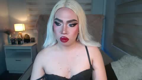 Snapshot of lovelymarie69 chatting on 03-06-25, 05:43 Rebeca online show from 03-06-25, 05:43