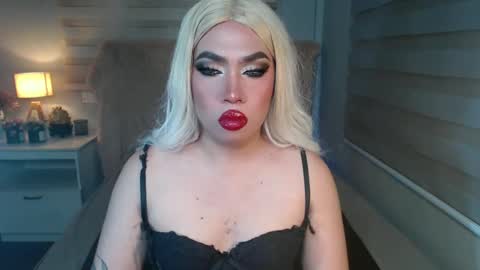 Snapshot of lovelymarie69 chatting on 03-07-25, 06:43 Rebeca online show from 03-07-25, 06:43