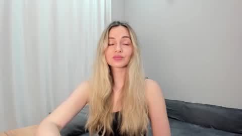 Snapshot of lovelyrose135 chatting on 02-27-26, 04:07 Lovely Rose online show from 02-27-26, 04:07