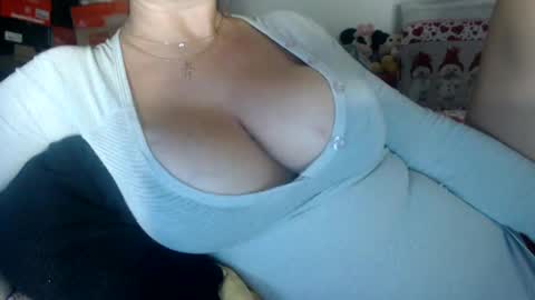 lovelywoman22 online show from 12-15-24, 04:26