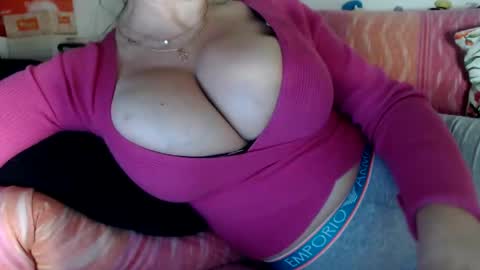 lovelywoman22 online show from 02-21-25, 03:23
