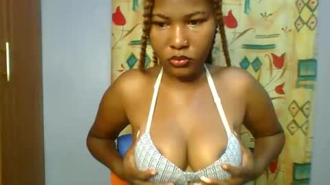Snapshot of lovelyy_dreams chatting on 04-16-26, 02:45 Hanna online show from 04-16-26, 02:45