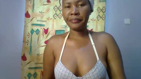 Snapshot of lovelyy_dreams chatting on 04-22-26, 05:32 Hanna online show from 04-22-26, 05:32