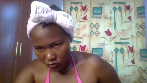 Snapshot of lovelyy_dreams chatting on 04-23-26, 05:41 Hanna online show from 04-23-26, 05:41