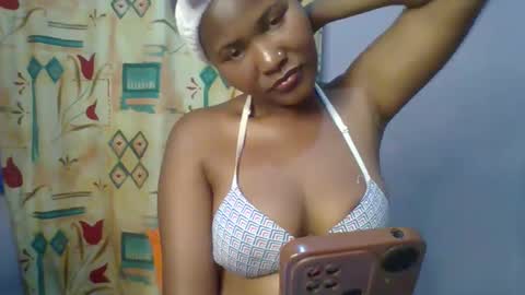 Snapshot of lovelyy_dreams chatting on 04-23-26, 07:49 Hanna online show from 04-23-26, 07:49