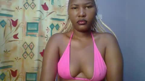 Snapshot of lovelyy_dreams chatting on 04-25-26, 04:15 Hanna online show from 04-25-26, 04:15