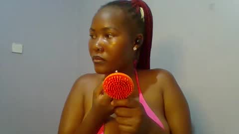 Snapshot of lovelyy_dreams chatting on 05-11-26, 05:54 Hanna online show from 05-11-26, 05:54