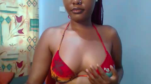 Snapshot of lovelyy_dreams chatting on 05-12-26, 05:59 Hanna online show from 05-12-26, 05:59