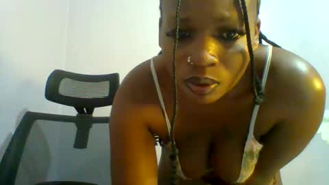 Snapshot of lovelyy_dreams chatting on 06-01-26, 06:09 Hanna online show from 06-01-26, 06:09