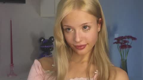 Snapshot of lovendy chatting on 12-11-24, 05:15 NTMY IM LANA online show from 12-11-24, 05:15