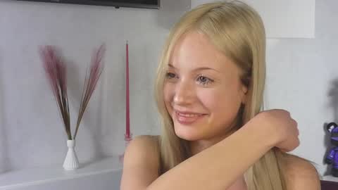 Snapshot of lovendy chatting on 12-12-24, 02:33 NTMY IM LANA online show from 12-12-24, 02:33