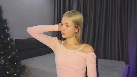 Snapshot of lovendy chatting on 12-20-24, 03:53 NTMY IM LANA online show from 12-20-24, 03:53
