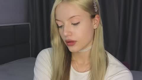 Snapshot of lovendy chatting on 12-22-24, 01:22 NTMY IM LANA online show from 12-22-24, 01:22