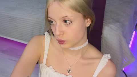 Snapshot of lovendy chatting on 12-26-24, 08:00 NTMY IM LANA online show from 12-26-24, 08:00