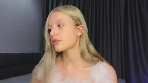 Snapshot of lovendy chatting on 12-27-24, 09:43 NTMY IM LANA online show from 12-27-24, 09:43
