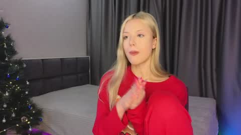 Snapshot of lovendy chatting on 12-30-24, 03:02 NTMY IM LANA online show from 12-30-24, 03:02