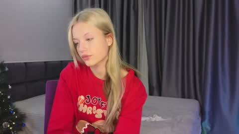 Snapshot of lovendy chatting on 12-30-24, 09:08 NTMY IM LANA online show from 12-30-24, 09:08