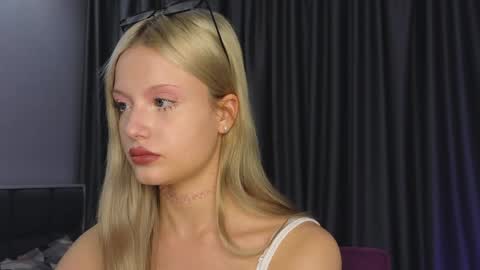 Snapshot of lovendy chatting on 01-07-25, 03:12 NTMY IM LANA online show from 01-07-25, 03:12