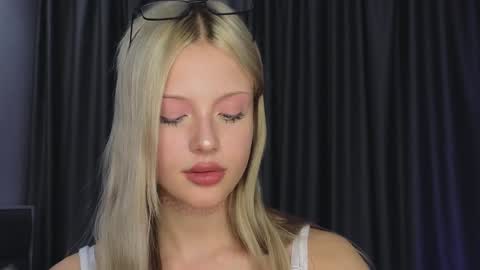 Snapshot of lovendy chatting on 01-07-25, 06:14 NTMY IM LANA online show from 01-07-25, 06:14